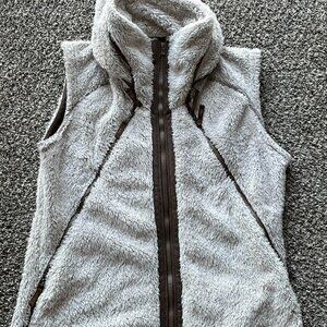 KÜHL Born In The Mountains Woman’s Faux Fur Vest Size XL Brown